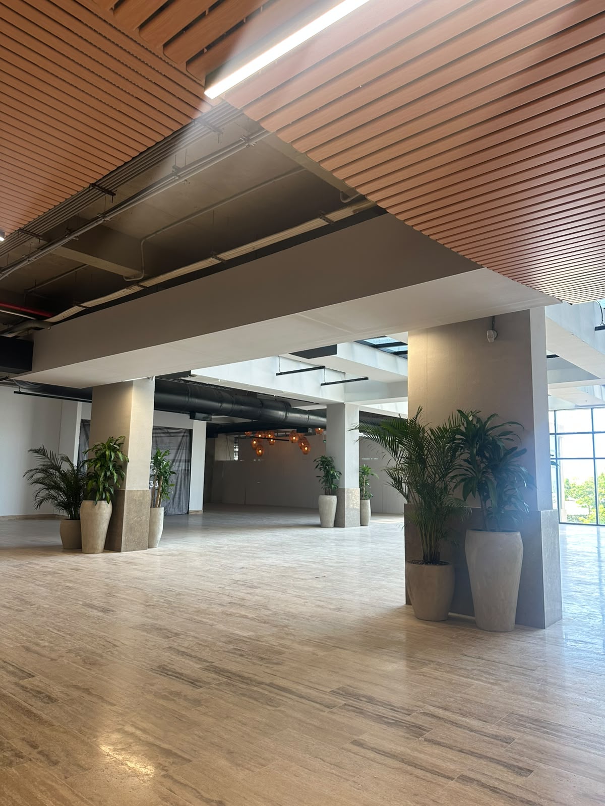 Tarima y actividades. — Gastro Río, Gran Malecón de Barranquilla